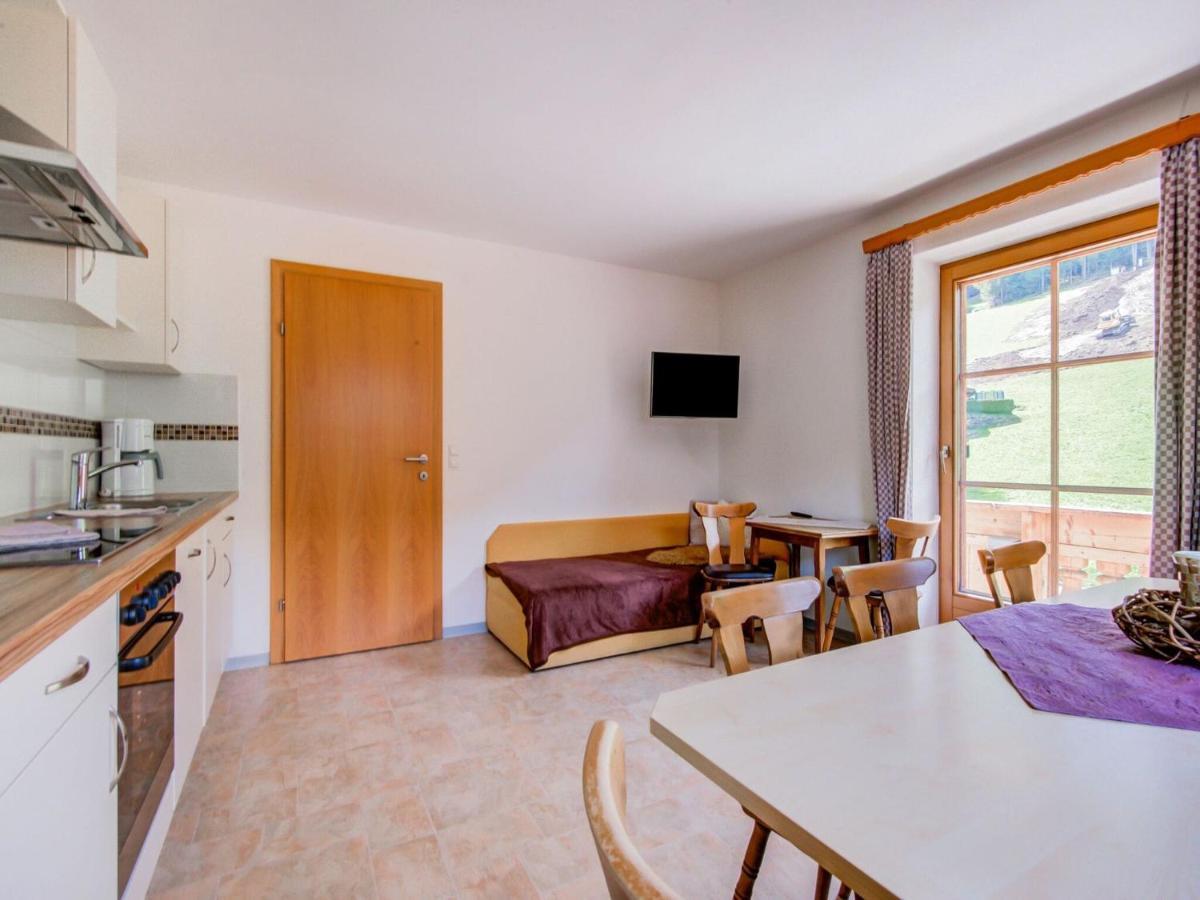 Attractive Apartment In Hainzenberg With Ski Room Extérieur photo