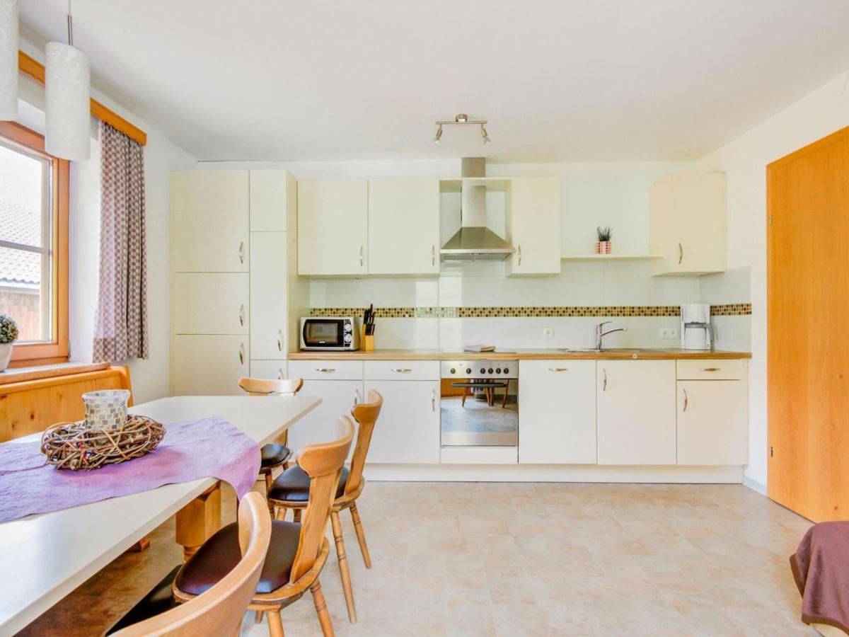 Attractive Apartment In Hainzenberg With Ski Room Extérieur photo